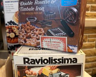 Baking molds, pasta maker, waffle maker
