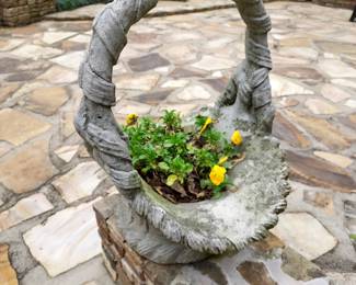 Concrete planter basket