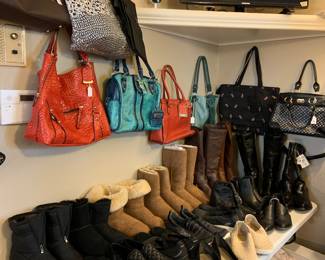 ladies shoes, size 10