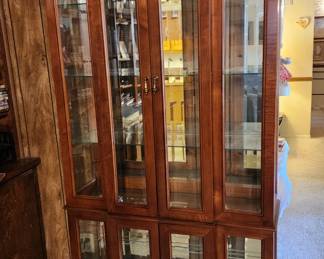 Curio  Included in the online Auction -  (There is a link in the Sales Description)