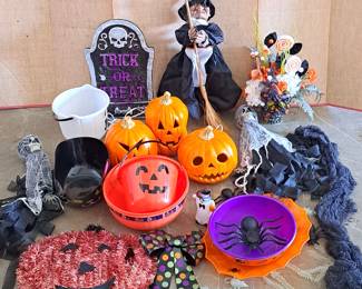 HALLOWEEN LOT