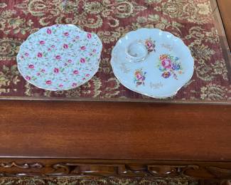 Many different China pieces/patterns 