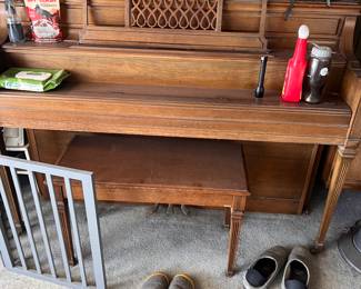 Upright piano…CHEAP‼️