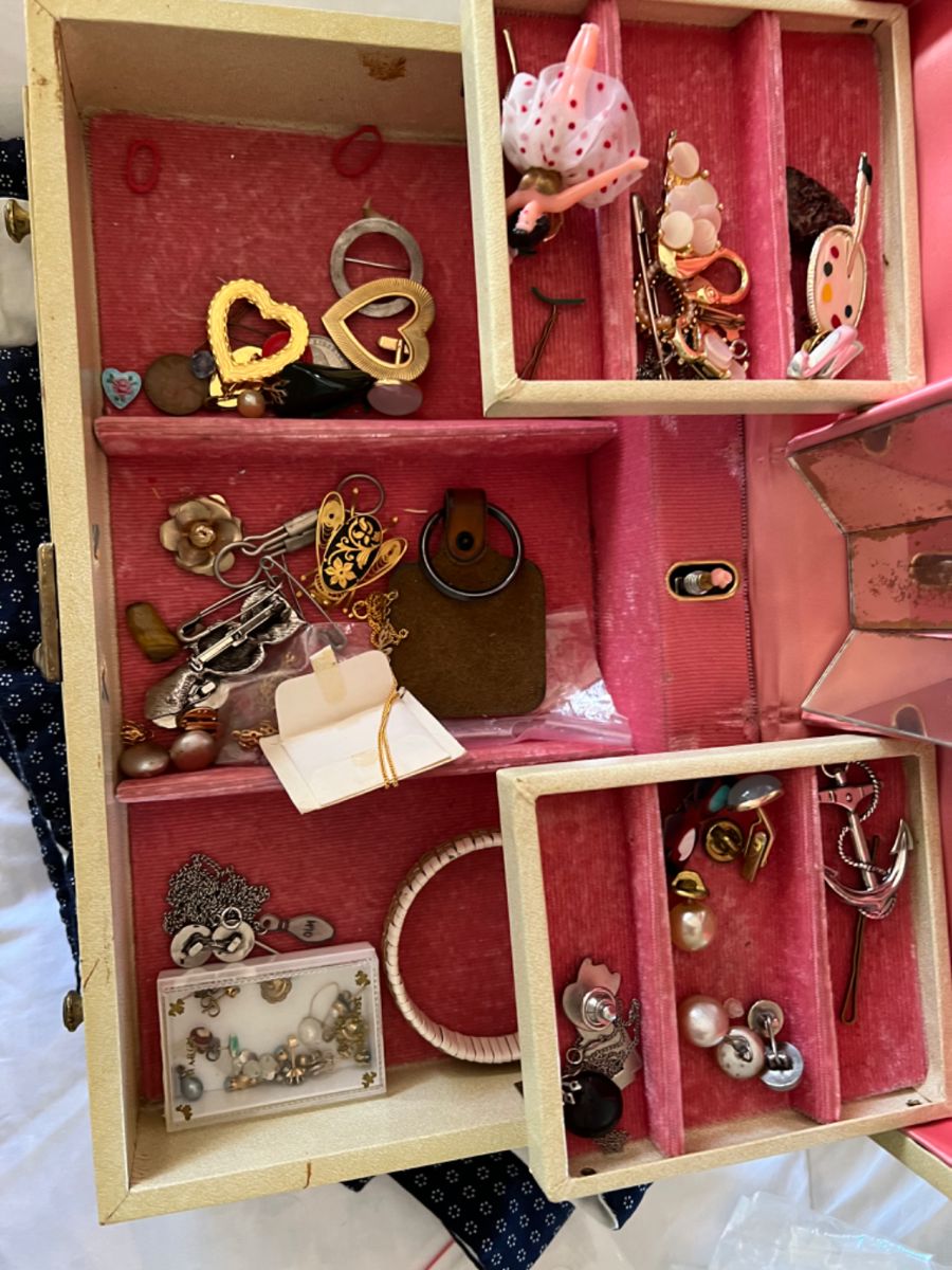 ahwatukee-estate-sale-hundreds-of-items-starts-on-4-6-2024