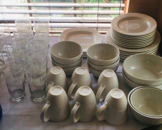 Pfaltzgraff Dish set with matching Tumblers