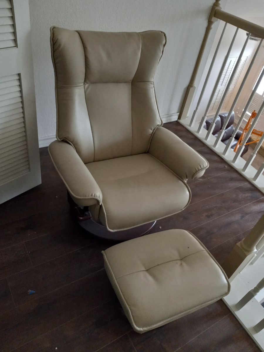 Stella's Estate Sales in Bedford, TX starts on 4/12/2024