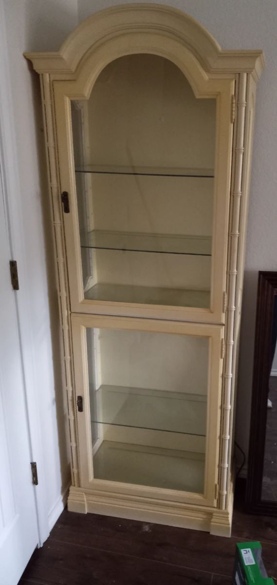 Stella's Estate Sales in Bedford, TX starts on 4/12/2024