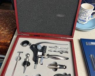 Wonderful wine opening kit in wooden case