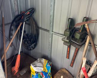gardening tools / equipment