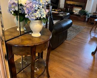 flower pot and side tab;e