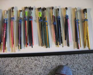 200 Artists Brushes (Most Unused)