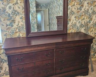 Broyhill wood dresser w/ mirror