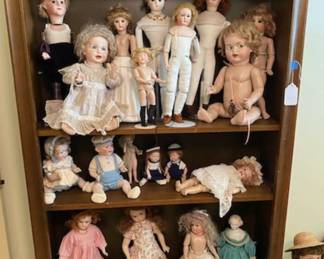 lots of dolls