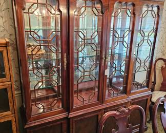 Thomasville china cabinet - great shape