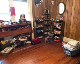 Games, toys, puzzles, collectibles