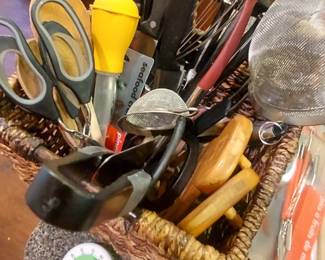 Knives and larges spoons