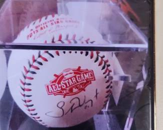 Autograph signed baseballs