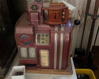 Vintage 1930’s slot machine 