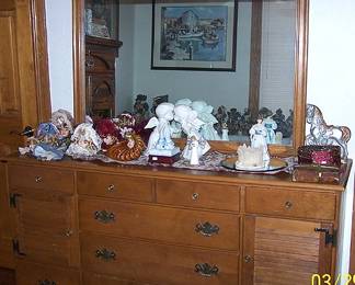 Dresser w/ mirror
