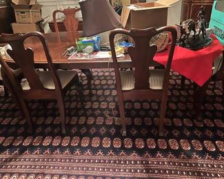 Dining room table with two additional leaves, lovely Rug