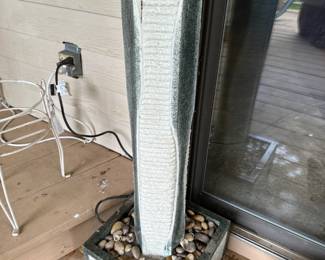 Working water fountain tower (no issues, we filled it with water and enjoyed it while we were pricing)