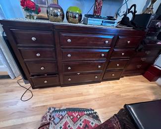 Bureau w Silver Knobs
