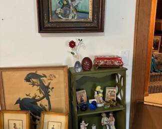 Cute little shelf unit.