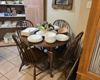 Dining Table with 4 Chairs 