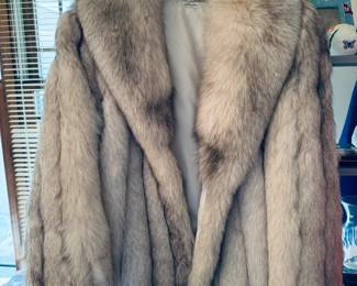 Women's 1980's vintage Blue Fox fur coat size Large.
