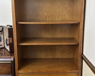 display hutch with light