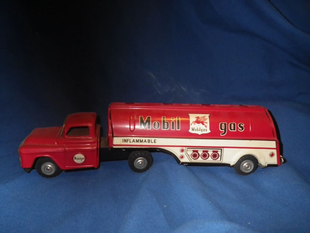 Multiple Estate Auction in Dupo, IL starts on 4/8/2024