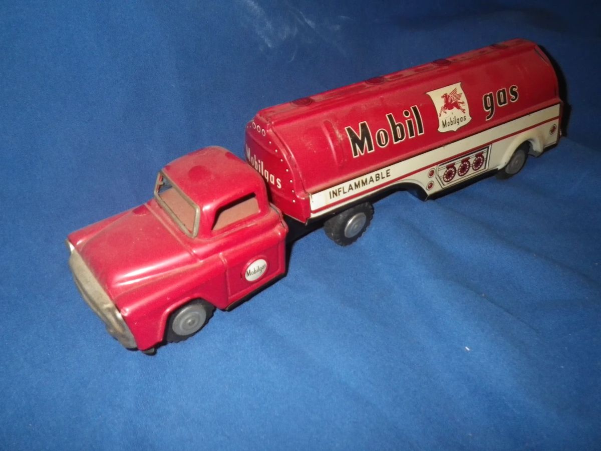 Multiple Estate Auction in Dupo, IL starts on 4/8/2024