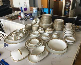 “ LOESER’S” Limogee large set.