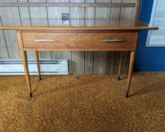 LOT 27 - LANE MCM SOFA TABLE
