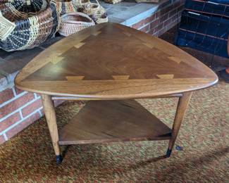 LOT 25 - LANE MCM END TABLE