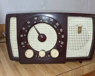 Vintage AM/FM Radio (WORKS!) 