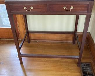 nice stand up desk, great for restaurant