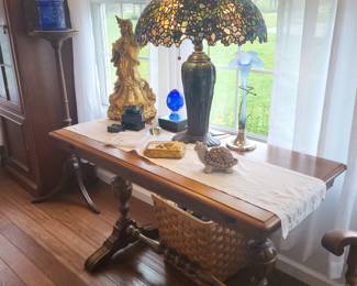 TABLE WITH SELF STORING LEAF