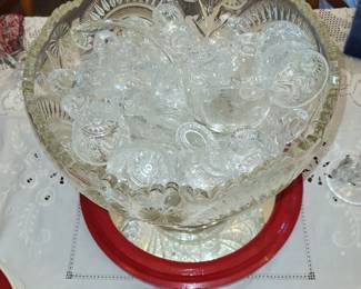 ANTIQUE CUT GLASS PUNCH BOWL N 24 CUPS