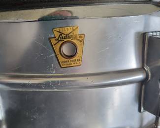 Ludwig Snare drum with case missing batter drumheads.