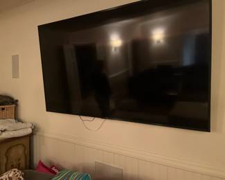 $180. Sony Bravia TV XBR75X8006.  75in screen.  Available during  online beginning sale beginning Wednesday, May 8th at 8am and ending Thursday May 9th at 4pm.   Click on message seller to let us know you want to purchase it and we will reply with next steps.