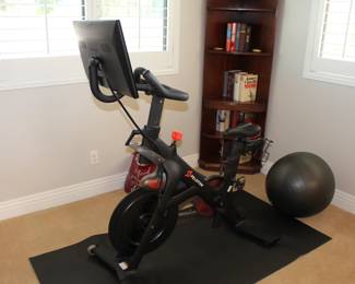 Peloton - will be sold with mat, 3lb weights, and resistance band. peloton shoes in size 39 and 41 will be sold separately