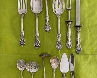 Gorham - King Edward set of sterling - Rare pattern - 12 knifes, 12 forks, 12 salad forks, 16 teaspoons, 8 ice tea, 8 apetizer forks, 5 o'clocks spoons. + 12 serving spoons - Total of 85 pieces - $3,800.