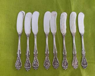 Gorham - King Edward set of sterling - Rare pattern - 12 knifes, 12 forks, 12 salad forks, 16 teaspoons, 8 ice tea, 8 apetizer forks, 5 o'clocks spoons. + 12 serving spoons - Total of 85 pieces - $3,800.