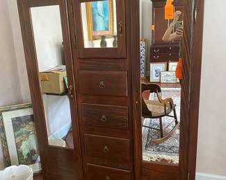 #65 - $325 - Armoire / Chifferobe