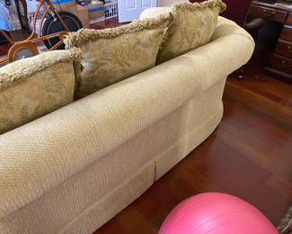 #60 - $295 - Thomasville rounded back sofa velvet 88Lx40Dx32H