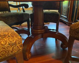 #89 - $450- Drexel Heritage - Hampshire round table 54" Round & 4 chairs - + 1 leave
