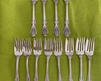 Gorham - King Edward set of sterling - Rare pattern - 12 knifes, 12 forks, 12 salad forks, 16 teaspoons, 8 ice tea, 8 apetizer forks, 5 o'clocks spoons. + 12 serving spoons - Total of 85 pieces - $3,800.