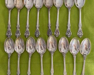 Gorham - King Edward set of sterling - Rare pattern - 12 knifes, 12 forks, 12 salad forks, 16 teaspoons, 8 ice tea, 8 apetizer forks, 5 o'clocks spoons. + 12 serving spoons - Total of 85 pieces - $3,800.