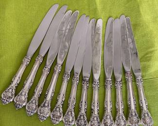 Gorham - King Edward set of sterling - Rare pattern - 12 knifes, 12 forks, 12 salad forks, 16 teaspoons, 8 ice tea, 8 apetizer forks, 5 o'clocks spoons. + 12 serving spoons - Total of 85 pieces - $3,800.